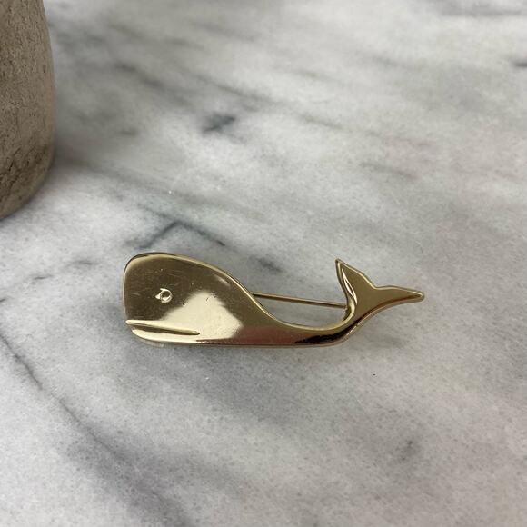 Vintage Light Gold Midcentry Whale Brooch Pin Moby Dick - Picture 4 of 4
